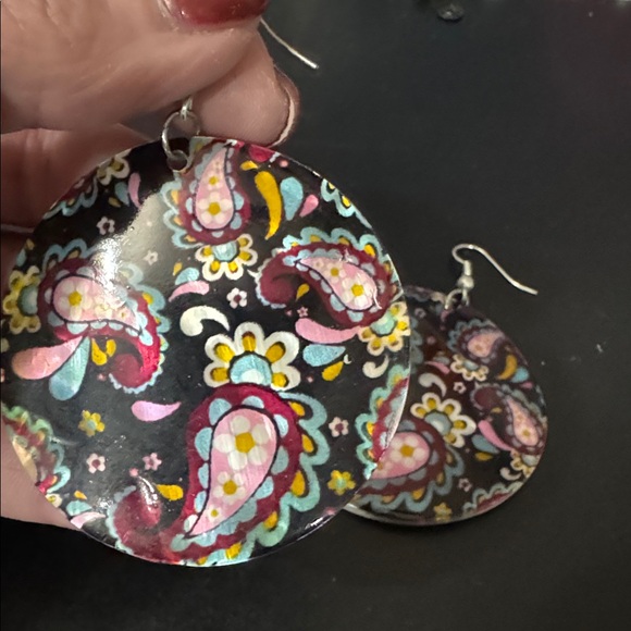 Paisley Patterned Shell Earrings - Picture 2 of 3
